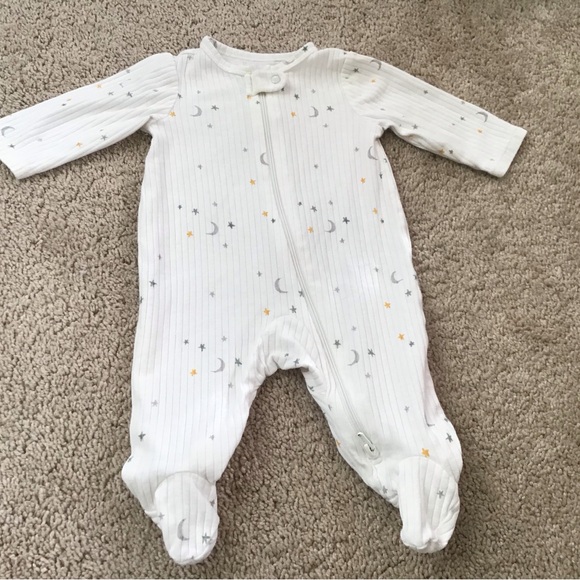 Carter’s pajamas, Size 3M, excellent condition.
Sold as a Bundle of 4 pieces. - Picture 2 of 9